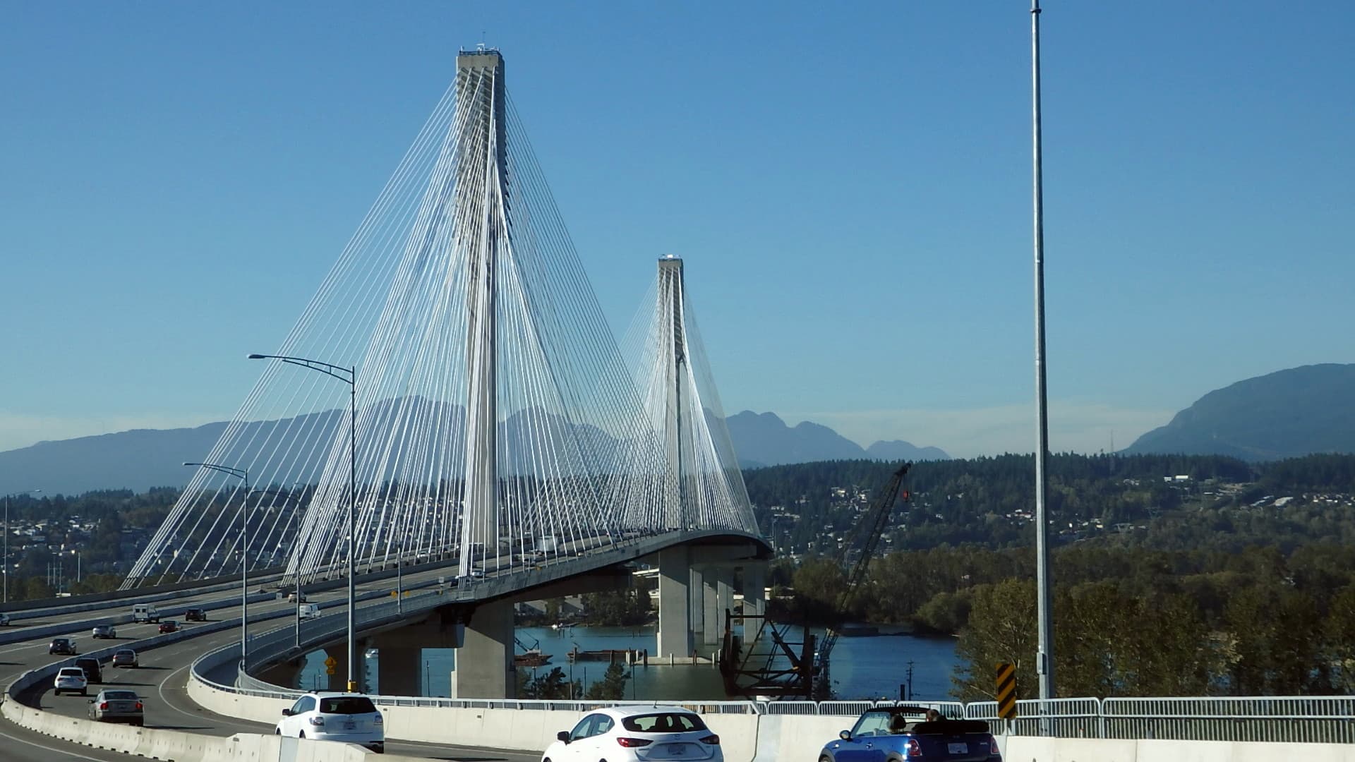 Cars crossing the Port Mann Bridge over the Fraser River